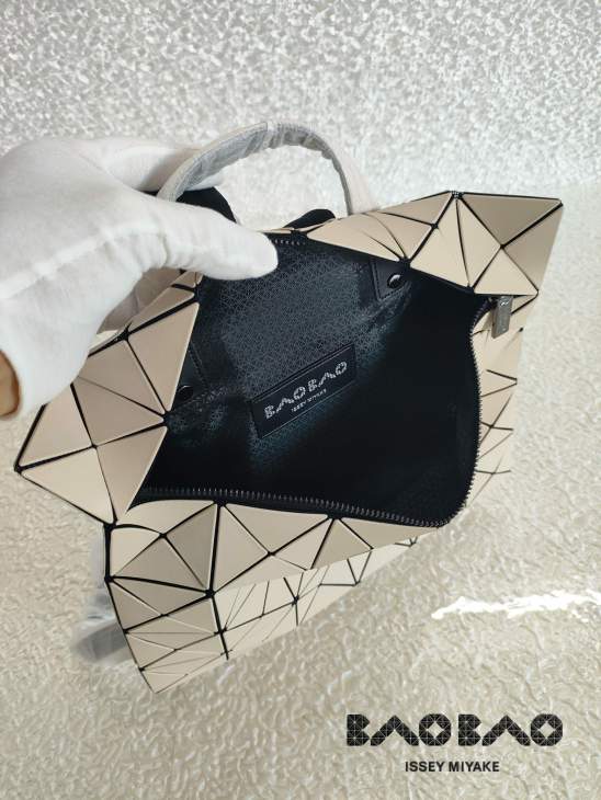 Picture of Issey Miyake Handbags _SKUfw214530932fw